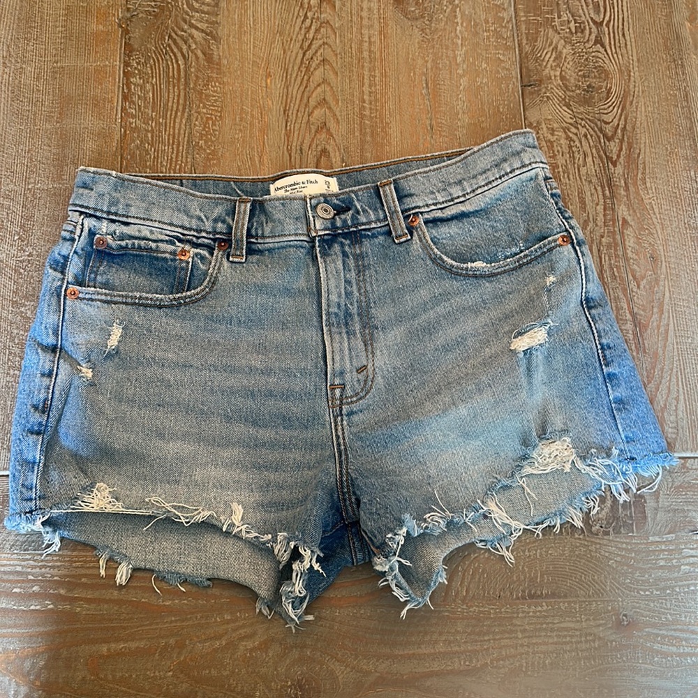 Abercrombie & Fitch The Mom denim short Mid-rise